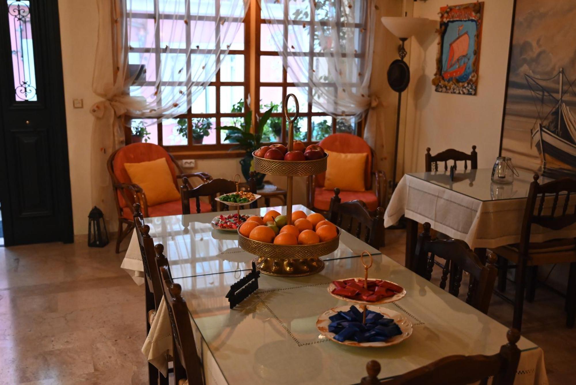 Samaina Guest house *